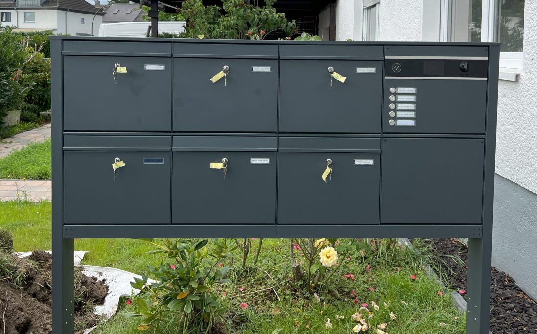 Briefkasten-/Türsprechanlage Briefkasten-/Türsprechanlage